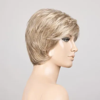Charme small Soft Ellen Wille – Sandyblonde MIX – vue sur tête mannequin