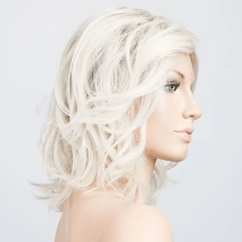 Delight Mono Part Ellen Wille – Platinblonde ROOTED – vue sur tête mannequin