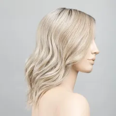 Demi Mono Ellen Wille – Pearlblonde ROOTED – vue sur tête mannequin