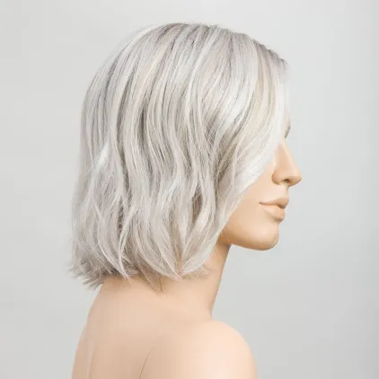 Esprit small Soft Ellen Wille – Silverblonde ROOTED – vue sur tête mannequin