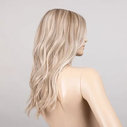 Fantasy small Deluxe Ellen Wille – Pearlblonde ROOTED – vue sur tête mannequin
