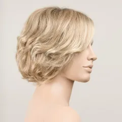 Romance Deluxe Ellen Wille – Sandyblonde ROOTED – vue sur tête mannequin