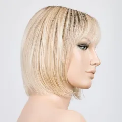 Sing Mono Part Ellen Wille – Pastelblonde ROOTED – vue sur tête mannequin