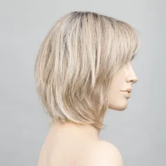 Tess Mono Part Ellen Wille – Pearlblonde ROOTED – vue sur tête mannequin