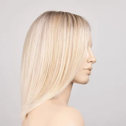 Treasure Soft Ellen Wille – Pastelblonde ROOTED – vue sur tête mannequin