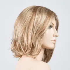 Destiny Mono Part Ellen Wille – Gingerblonde ROOTED – vue sur tête mannequin