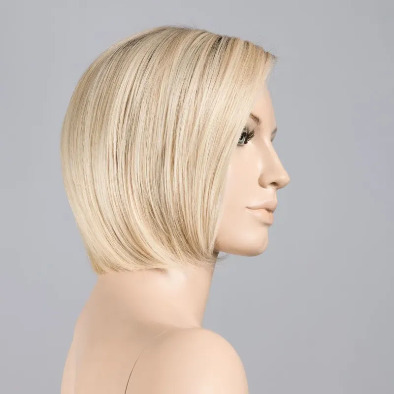 Casey Mono Part Ellen Wille – Pastelblonde ROOTED – vue sur tête mannequin