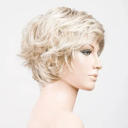 Show Ellen Wille – Champagne ROOTED – vue sur tête mannequin