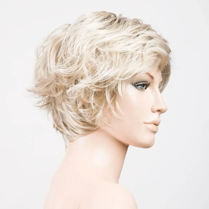 Show Ellen Wille – Champagne ROOTED – vue sur tête mannequin